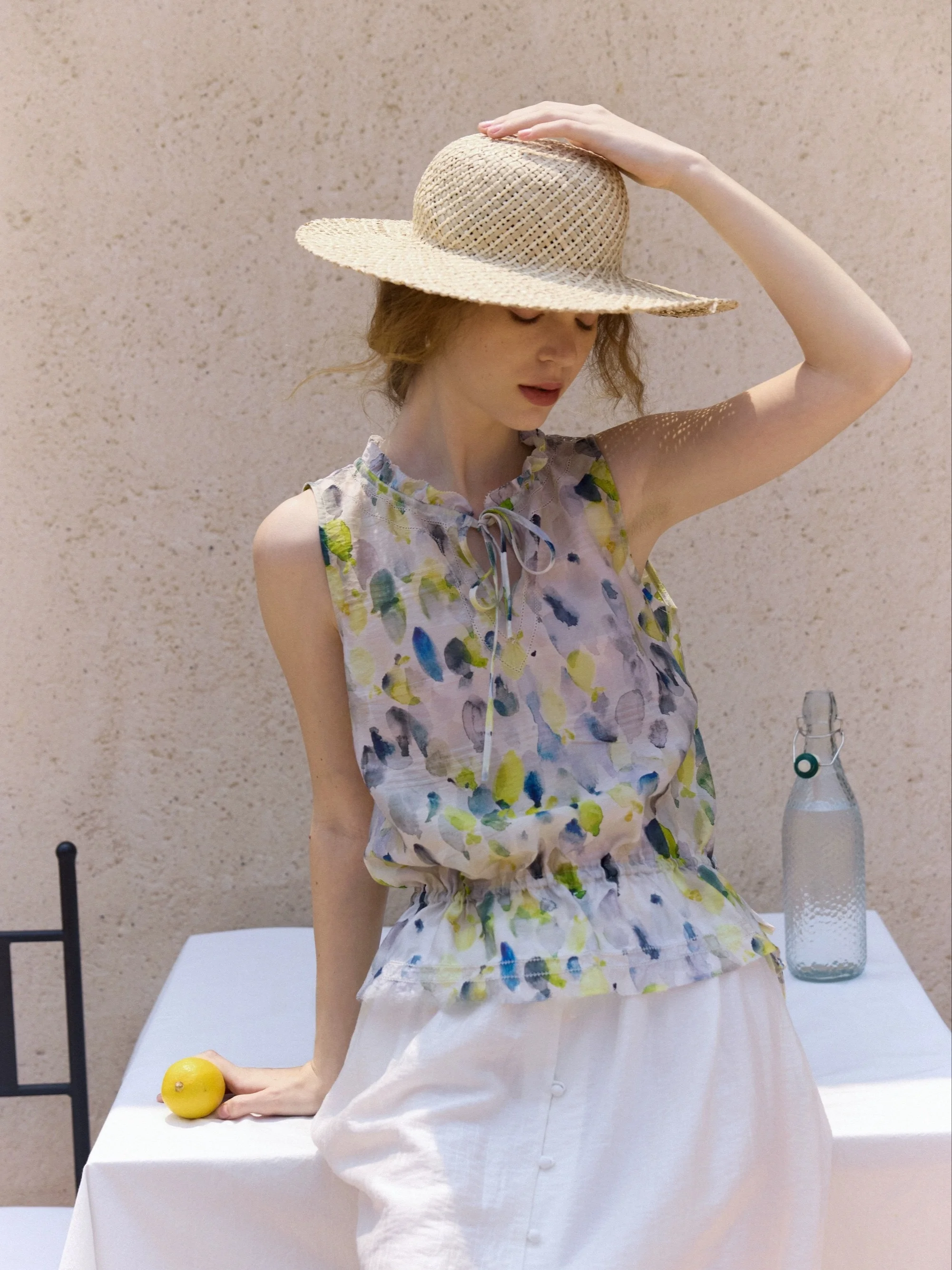 

Floral Print Halter Neck Sleeveless Vest for Women Summer 2025 New Style Belted Outerwear Casual Comfortable V-Neck Top