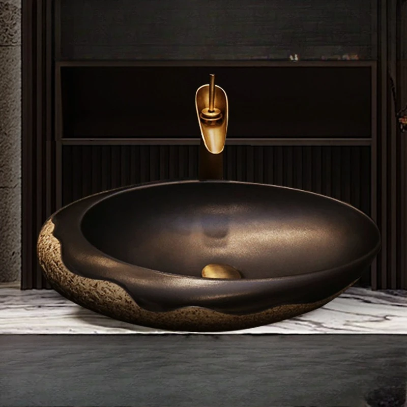 

Художник вырезает овальную керамическую умывальну лотоса с сценической раковиной, умывальник с плоским дном, резьба по лотосу