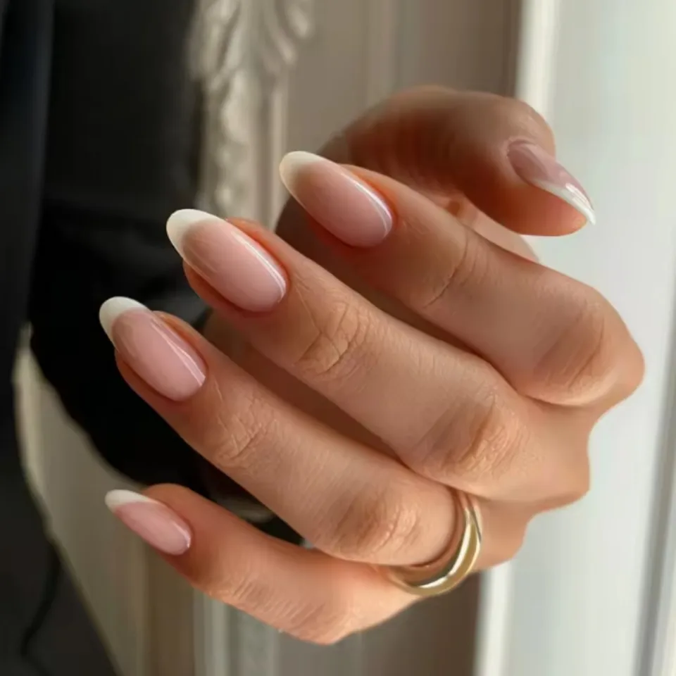 24 piezas de uñas postizas de almendra con degradado blanco, incluye 1 lima de uñas y kit de pegamento 2