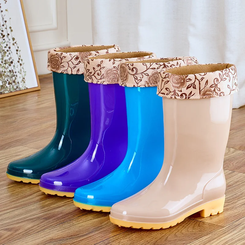 Women's Mid Calf Rain Boots Fashionable Slip Durable Jelly Shoes with Fleece for Warmth Fuzzy Rain Boot