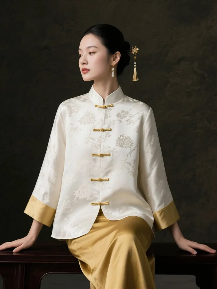 

A new Chinese-style women's clothing set with traditional Chinese style featuring It's two-piece of coat skirt