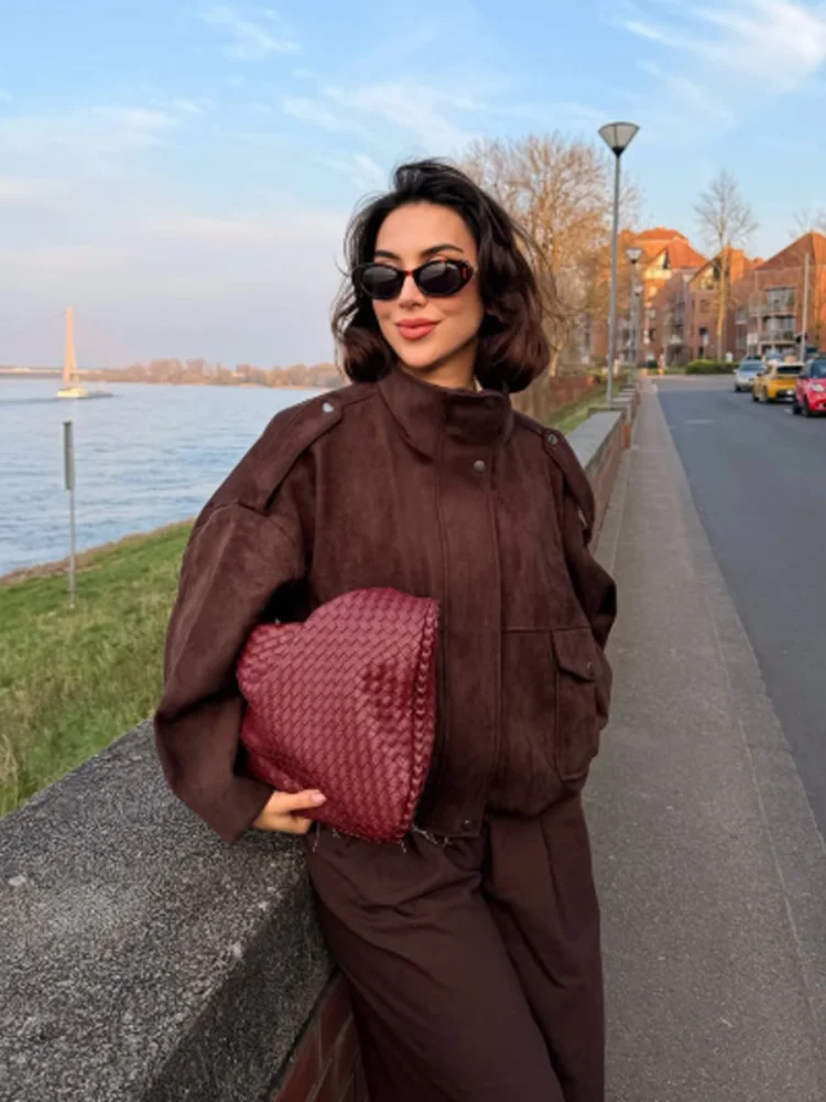 Women Dark Brown Faux Suede Cargo Jacket Stand Collar Flap Pockets Elastic Hem Crop Coat Vintage Western Moto Casual Outerwear