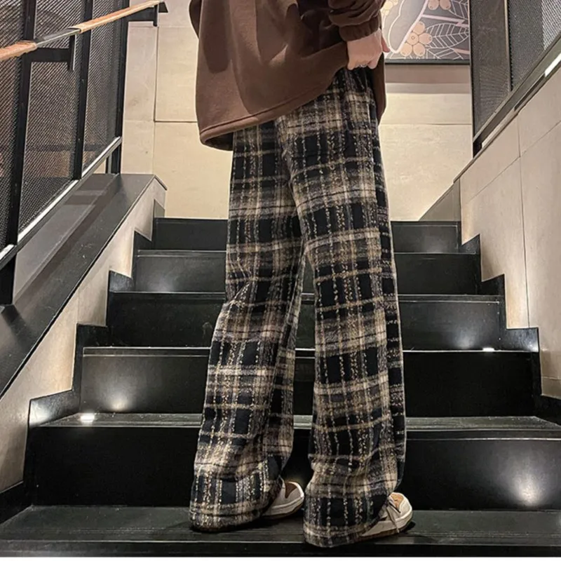 2025 سراويل شتوية دافئة عصرية الرجال منقوشة سراويل تقليدية فضفاضة مستقيم الساق سميكة الدافئة السراويل الطويلة التطهير بنطلون للرجال أحمر/أسود