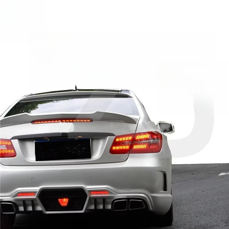 Factory Sales WD Style Body Kit with Bumpers Side Skirts Fenders Spoiler for 2009-2016 E-CLASS W207 Two Door Car 3