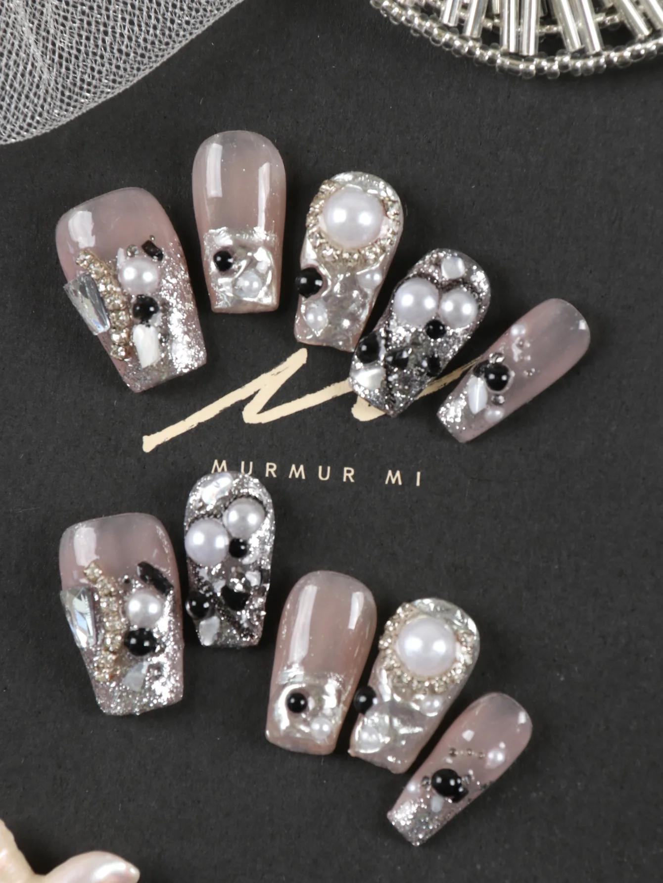 10Pcs Press on Nails Short Punk Style Pearl Chain Press on Nails Fake Nails Includes 1 Sheet of Adhesive Tabs & 1 Pc Mini File