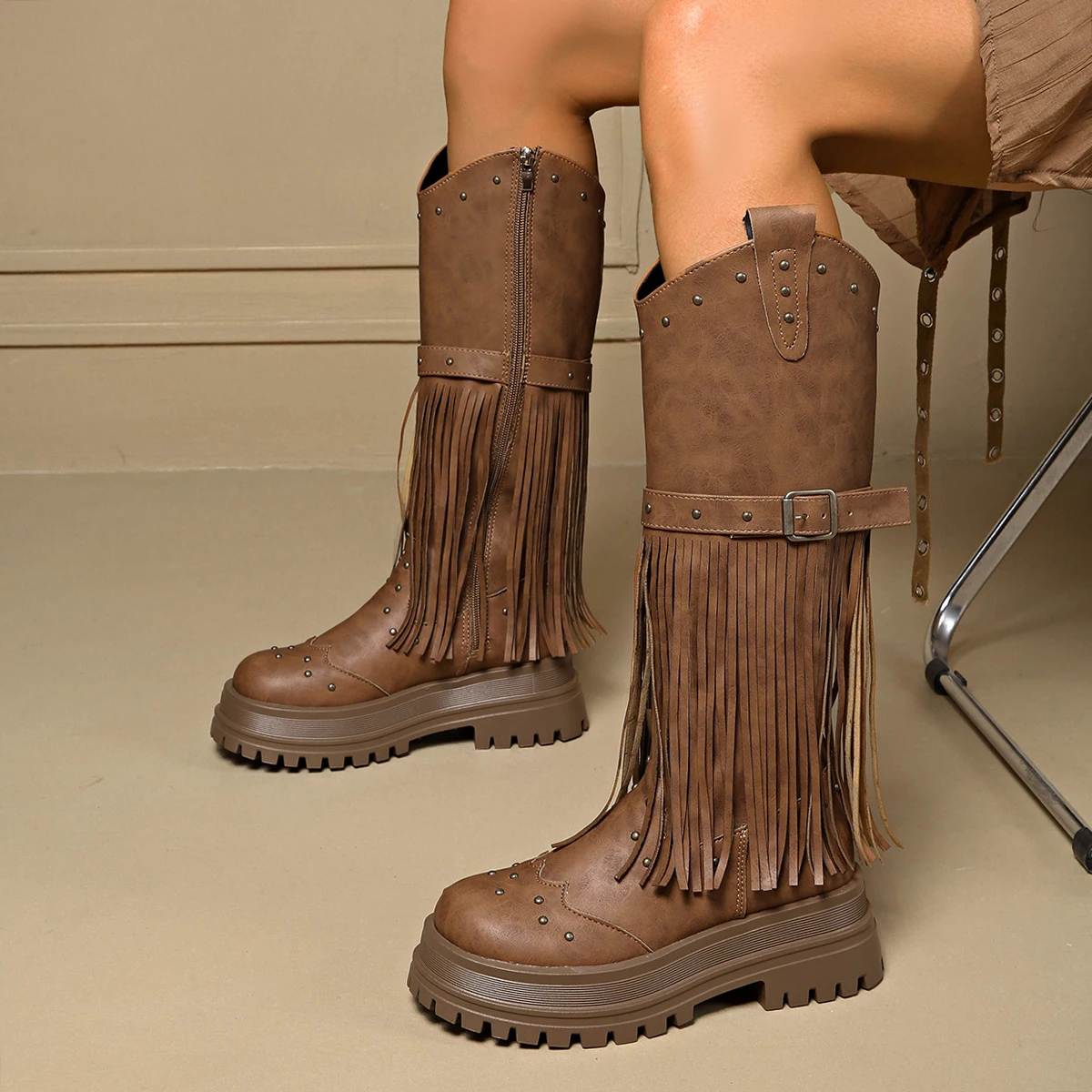 

Новинка 2025 года, зимние женские ботинки, высокие сапоги на толстом каблуке с бахромой, уличная модная обувь на платформе с острым носком, женская обувь Zapatos De Mujer