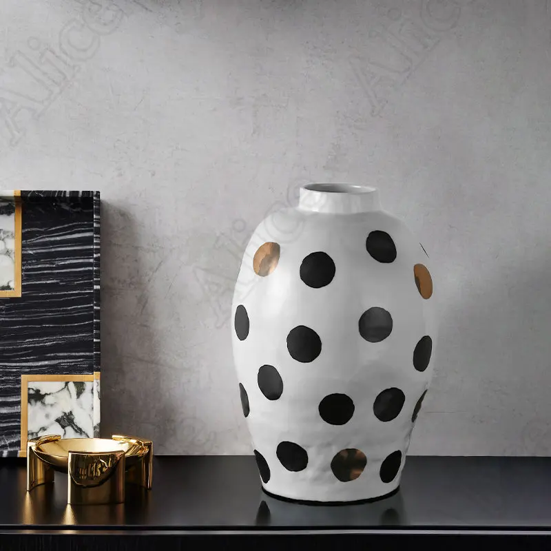 European Creative Round Dot Ceramic Vase Retro Living Room Decoration TV Cabinet Entrance Flower Arrangement Vases Home Decore