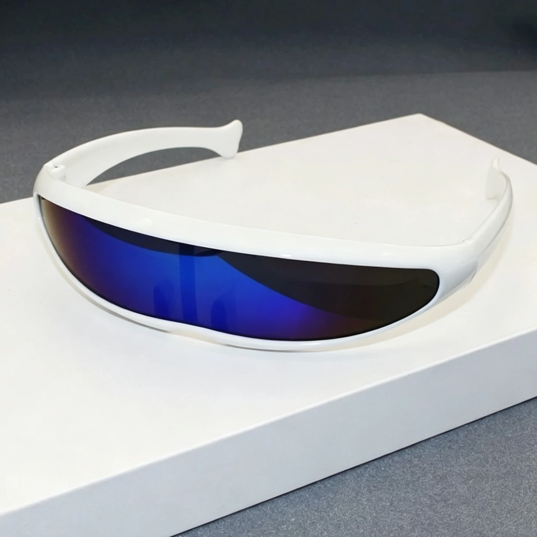 New Futuristic Narrow Cyclops Sunglasses Laser Eyeglasses UV400 Personality Mirrored Lens Costume Eyewear Men Gafas De Sol