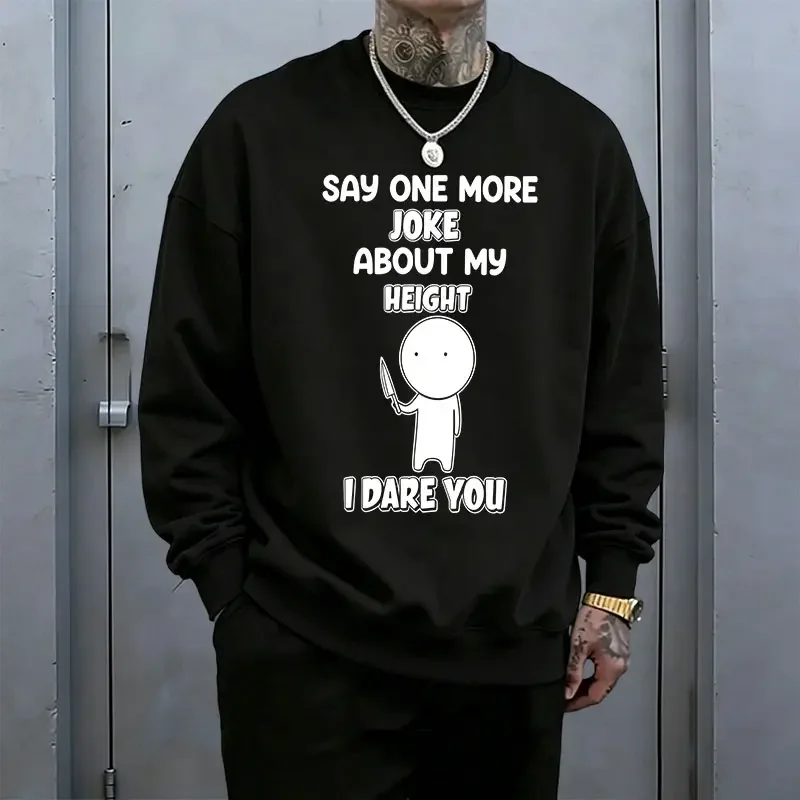 Men’s Crewneck Sweatshirt Featuring a Playful Height-Related cartoon Print and Humorous English Slogan Paired with a Small Figure Graphic, Relaxed Drop-Shoulder Pullover Fit, American Street-Style Trend, Casual Long-Sleeve Top for Everyday Wear with a Qui