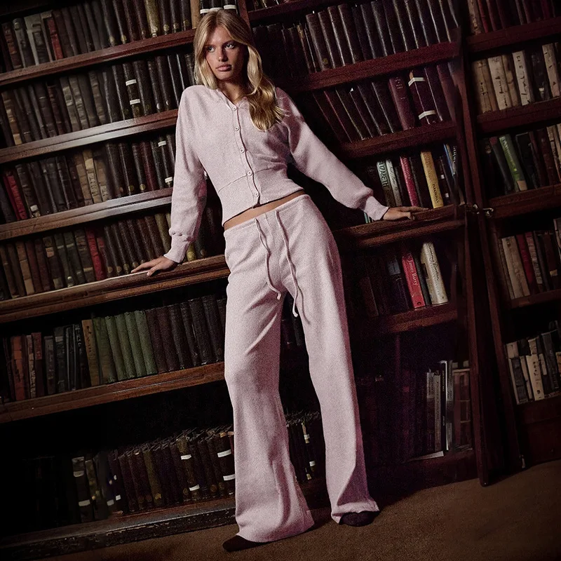 

Осень 2025 г., женский однотонный свободный повседневный комплект из 2 предметов, сексуальный однобортный кардиган с v-образным вырезом и длинными рукавами + широкие брюки, костюмы