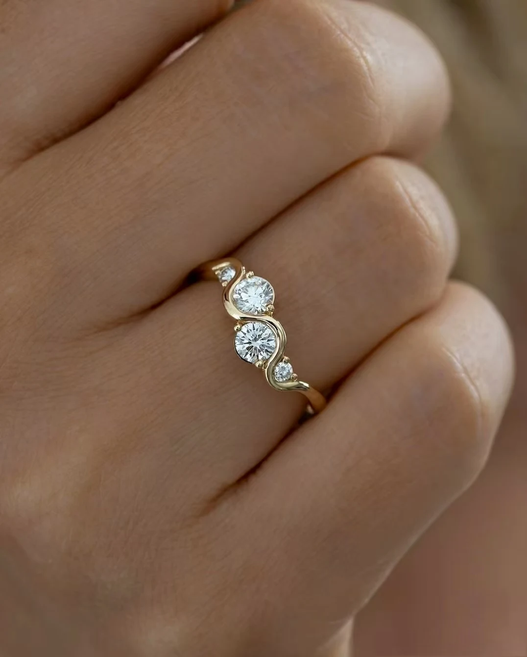 Zestaw ślubny z moissanitem w kształcie podwójnego diamentu, designerskie obrączki ze złota próby 18K, 14K, 9K i platyny PT950, personalizowany zestaw pierścionków zaręczynowych