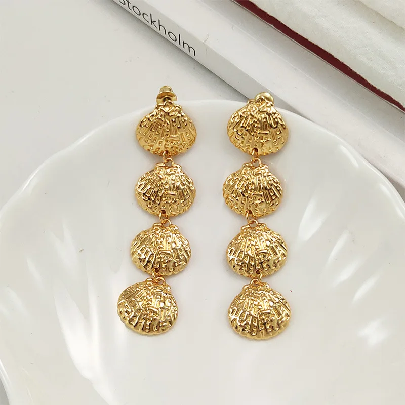 

New Classic Casual Retro Metal Shell Tassel Long Earrings 2025 New Hot Style Light Luxury High-end Scallop Statement Exaggerated
