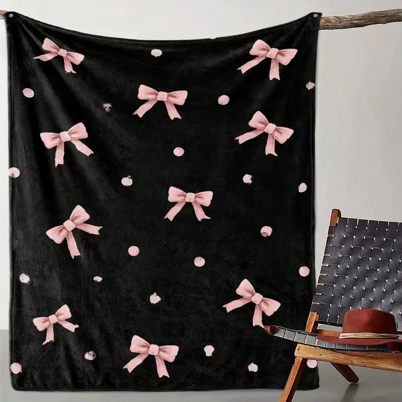 Manta acogedora con estampado de lunares y lazo rosa sobre blanket negro para sofá, decoración estética para el hogar