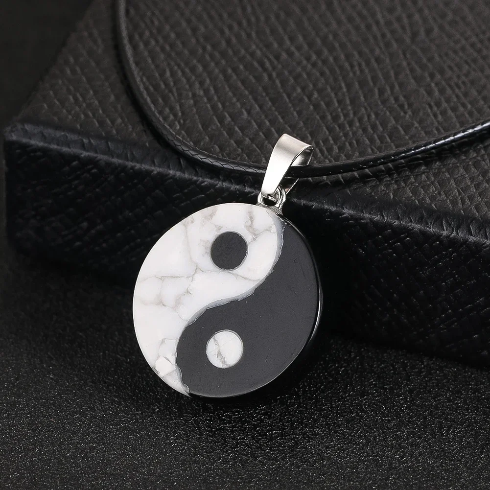 Natural Seashell Chinese Style Black and White Tai Chi Yin and Yang Auspicious Amulet  Pendant Necklace Vehicle-mounted Ornament