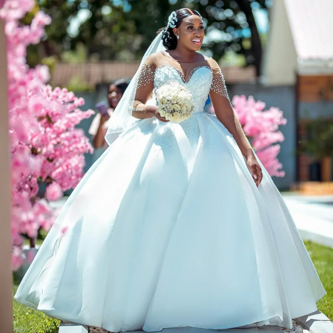 

Customized Plus Size Sheer Shinny Beads Illusion Long Sleeves Wedding Dress Vestidos De Novia Satin Ballgown Garden Bridal Gown