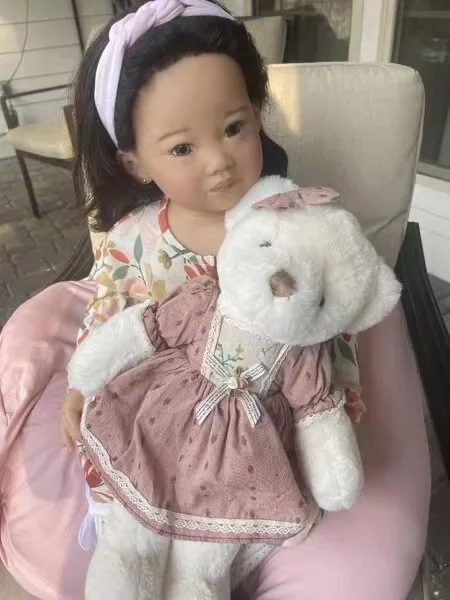 Fornitura limitata 32''Huge Girl Reborn Baby Doll Leonie con capelli neri lunghi radicati a mano Bambole già finite per ragazza