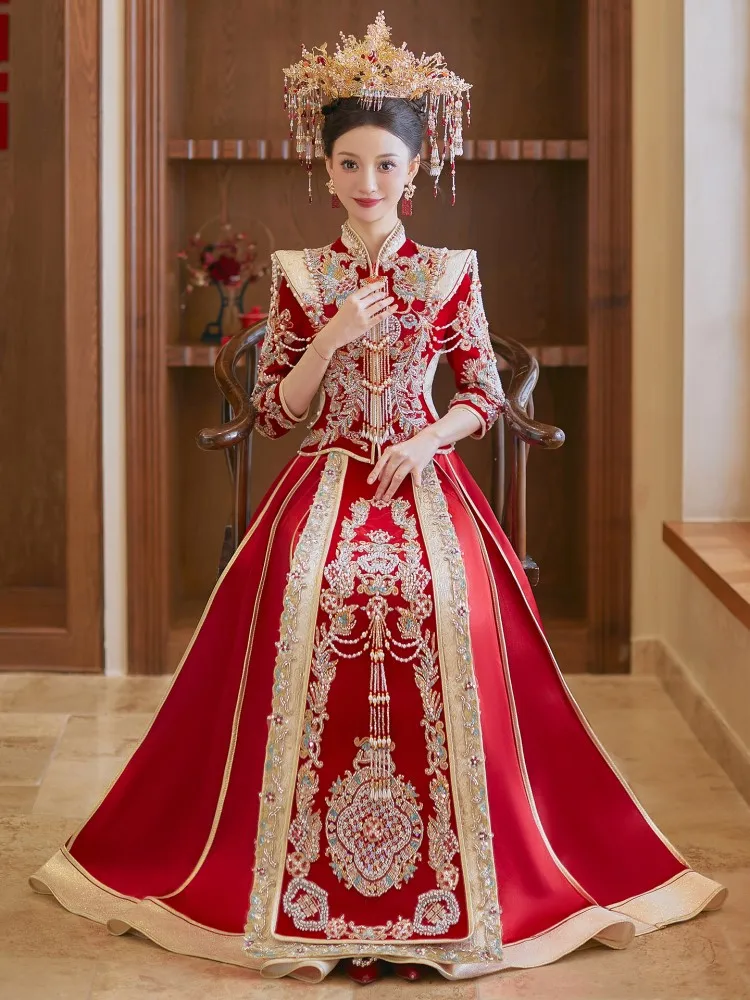 

The new Chinese-style wedding dress bridal gown and toasting is well-crafted