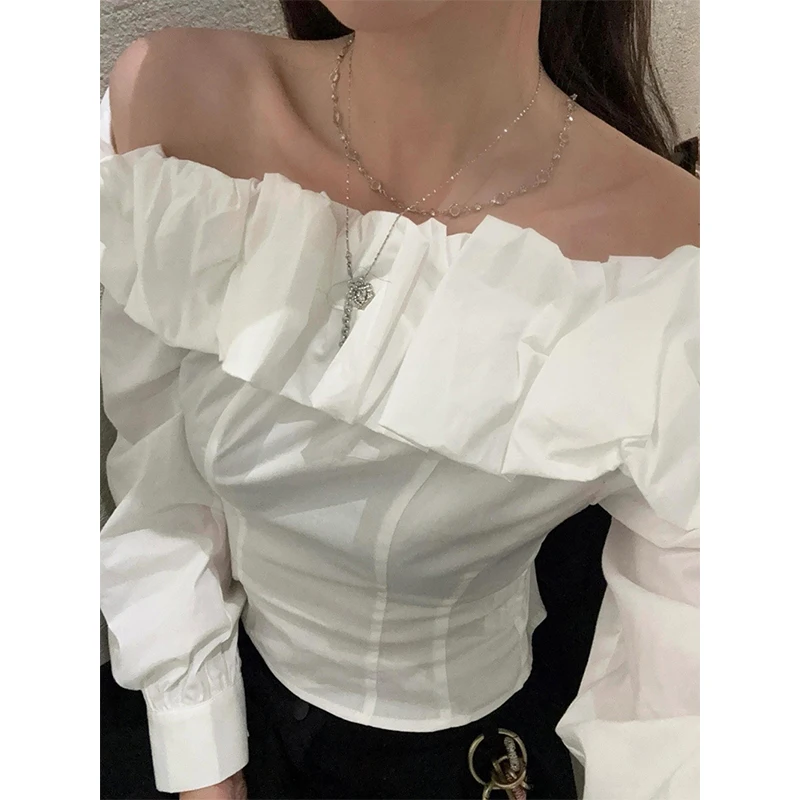 Y2K Camicie bianche ritagliate Moda donna Sexy Gyaru Slash Neck Pieghe Camicette Estate Coreano Elegante Manica lunga Design sottile Top