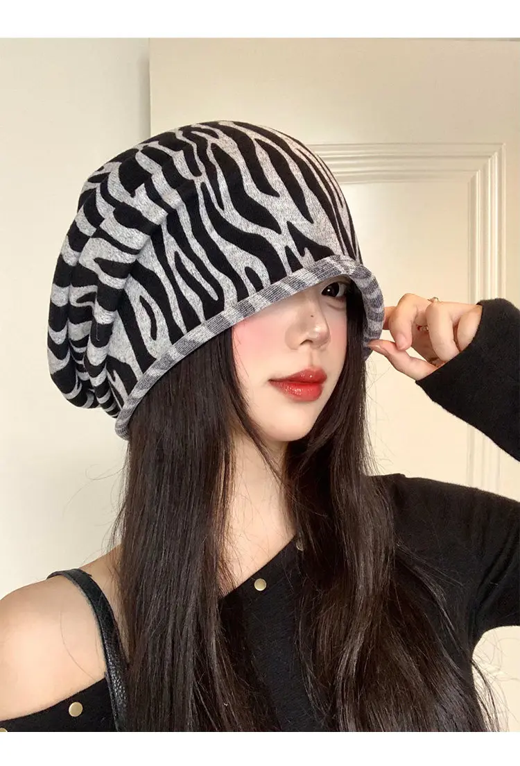 Retro Zebra-gestreifte Lockenmützen für Frauen, Frühling und Herbst, Street-Trend, vielseitige Mode, koreanische literarische Pullover-Mützen – Detail 7
