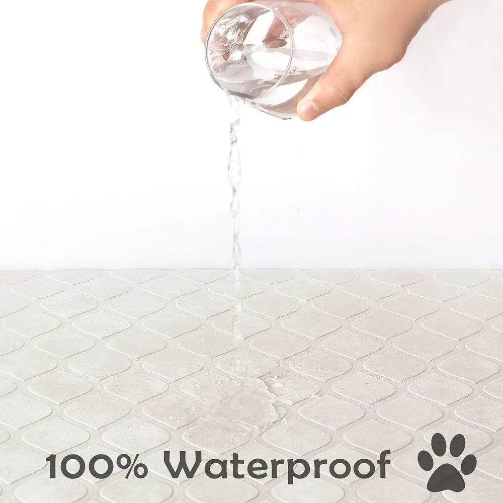 بطانية كلب مخملية مغربية مريحة - رمي للحيوانات الأليفة مقاوم للماء والقطيفة للأريكة (82 × 102 بوصة، كريمي ورمال)