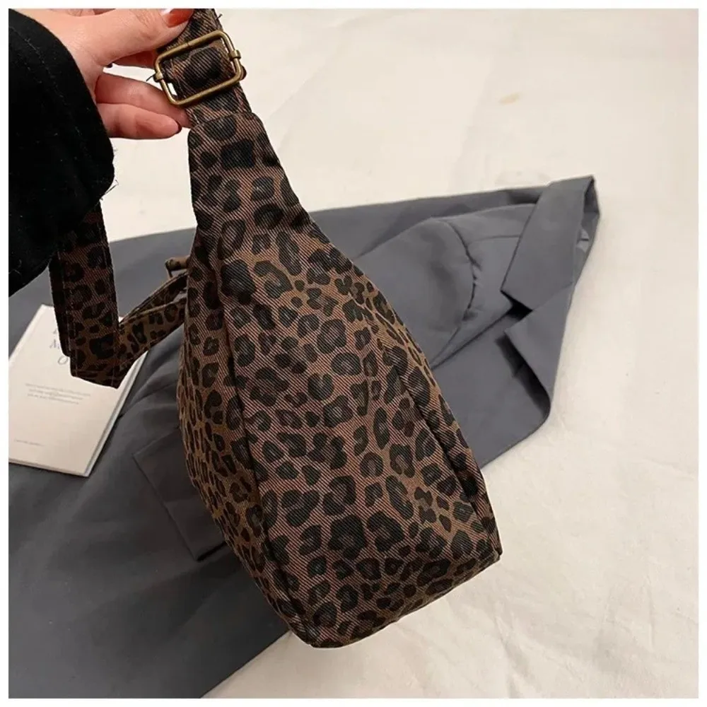 Vielseitige Damen-Umhängetasche aus weichem Textil mit großem Fassungsvermögen, verstellbarem Riemen und Leopardenmuster – Detail 6