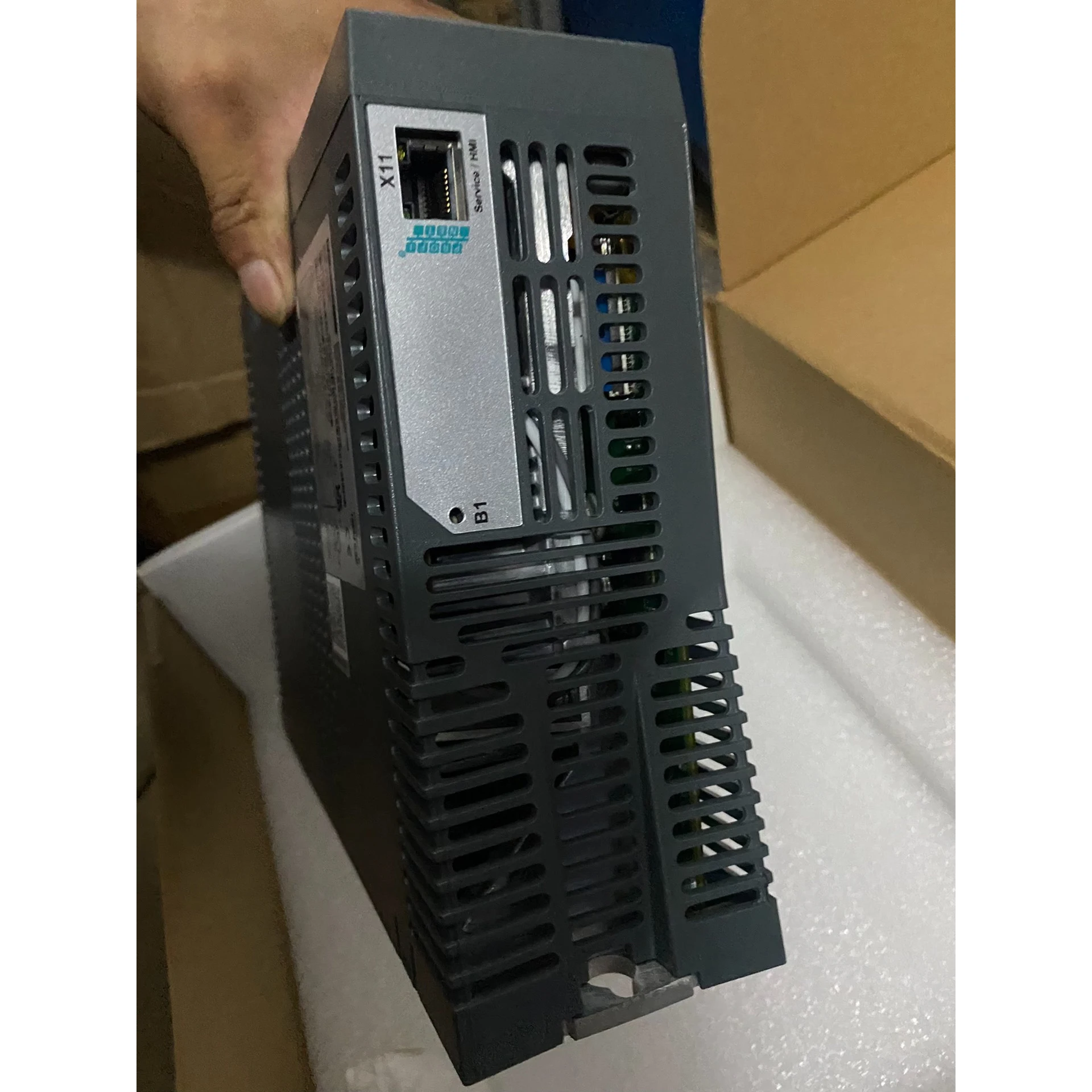 AKD-P01207-NBPN-0123 Servoantrieb