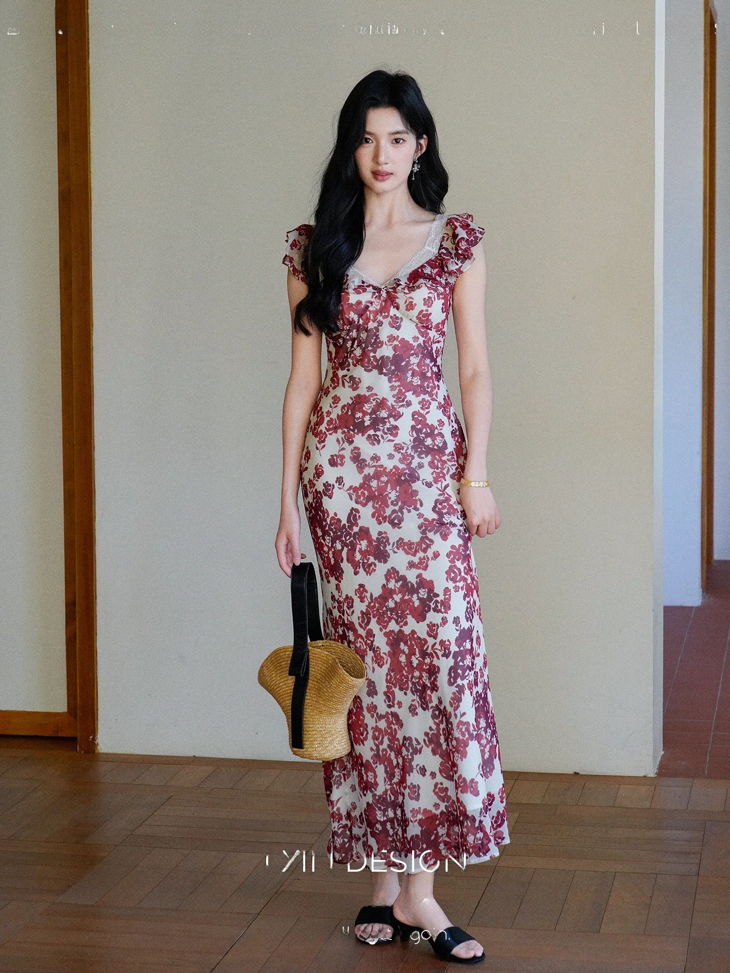 

Элегантное платье с цветочным принтом, V-образным вырезом, фасоном «рыбий хвост», приталенное, с юбкой А-силуэта, с завышенной талией, с боковым разрезом, длинное, для повседневной носки