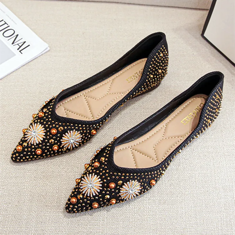 

Metal Rivet Decoration Flats Women Luxury Rhinestone Design Pointed Toe Loafers for Women Soft Sole Comfort Mules Casual Shoes