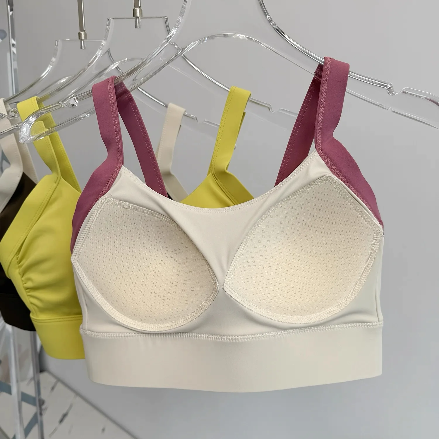 بدلة يوجا للتدريب على الجري بكوب واحد عالي الكثافة للنساء، حمالة صدر رياضية سريعة الجفاف، حمالة صدر للياقة البدنية بظهر جميل