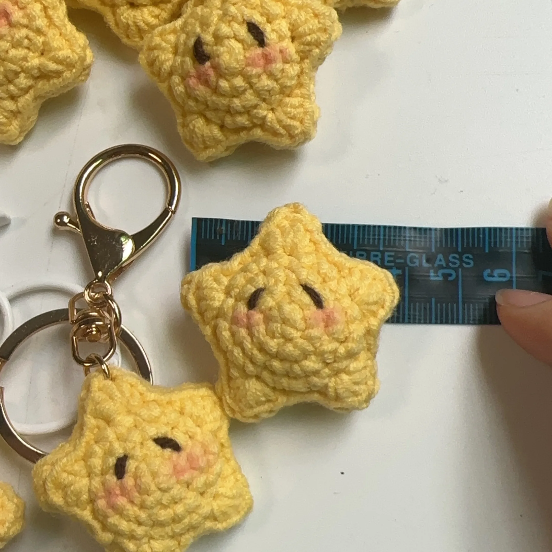 5pcs 4cm Mini Cute Shy Star Knitted Keychain Handmade Crochet Pendant Car Bag Mobile Phone Gift Wholesale Clothing Decoration