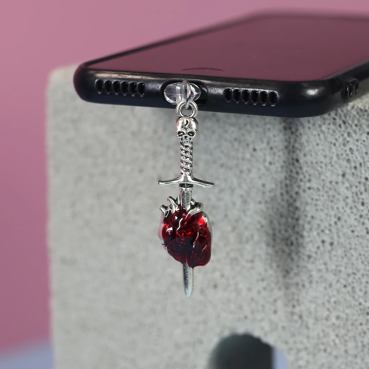 بارد 3D شيطان الجمجمة السيف ثقب القلب الهاتف المحمول الغبار التوصيل قلادة الملحقات مناسبة آيفون نوع-C أندرويد ميناء الغبار