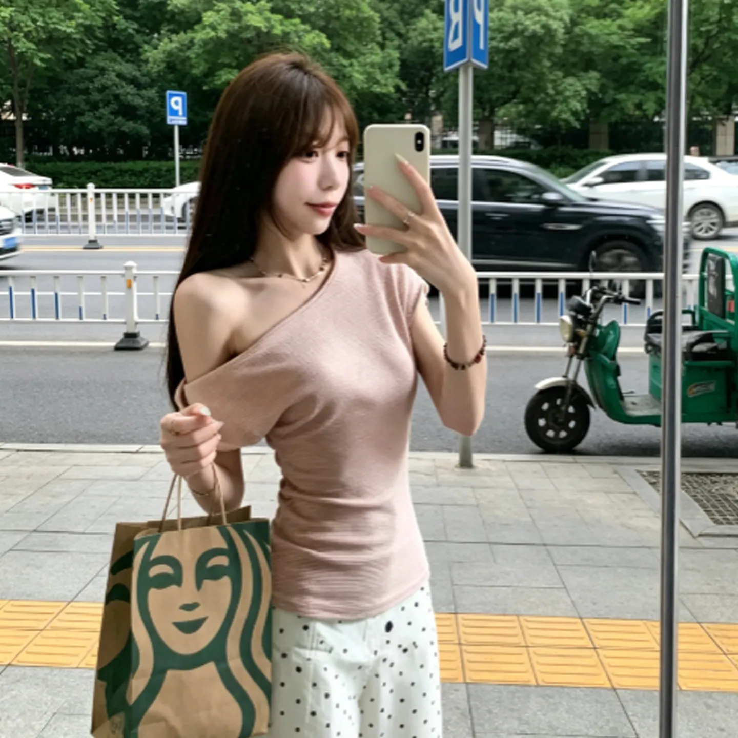 Khaki Color Asymmetrical Shoulder Short Sleeve T-Shirt Women's Summer New Style Atmosphere Youthful Slant Collar Slim Fit Top