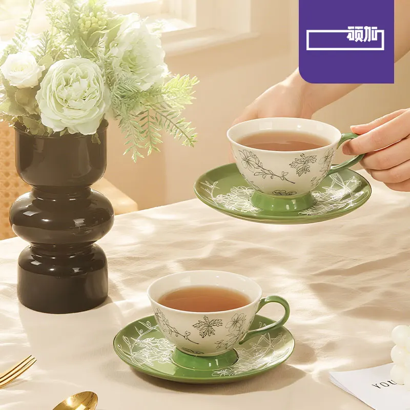 SOLECASA Luxury Ceramic Cup Set Hand-Thrown Teapot Cups Saucers Gift Box Set Vintage British Style Afternoon Tea Cup Set view 3