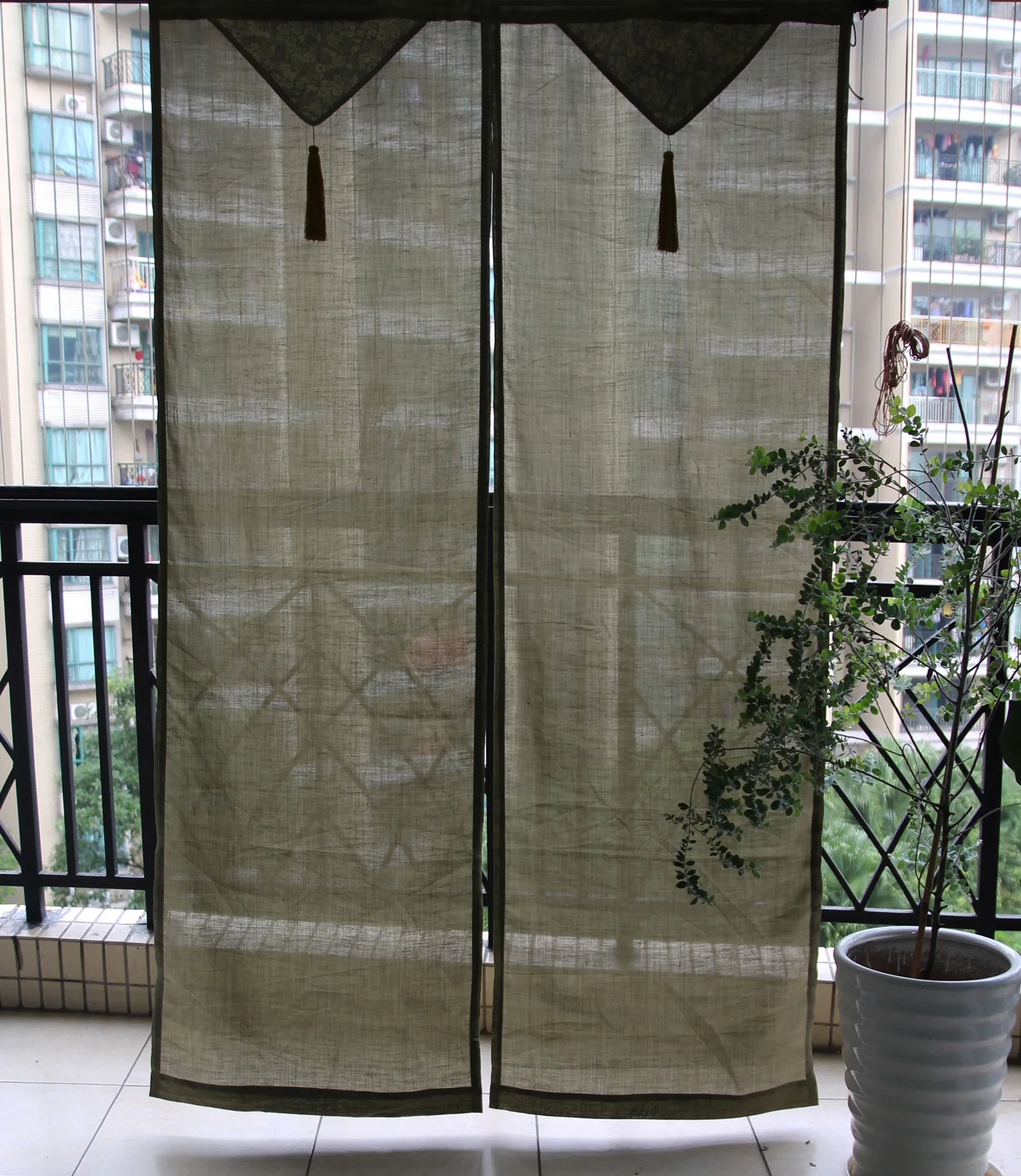 Chinese style foyer with distinctive decorative screen, semi transparent sunlight room, yoga studio