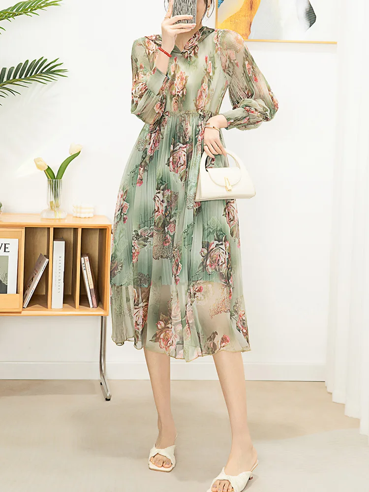 

MIYAKE French printed dress new spring style fashionable chiffon long sleeved tea break slimming hooded pleated skirt [ 20240569
