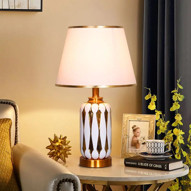 

American ceramic table lamp Chinese European modern simple household living room high-end light luxury wedding master bedroom be