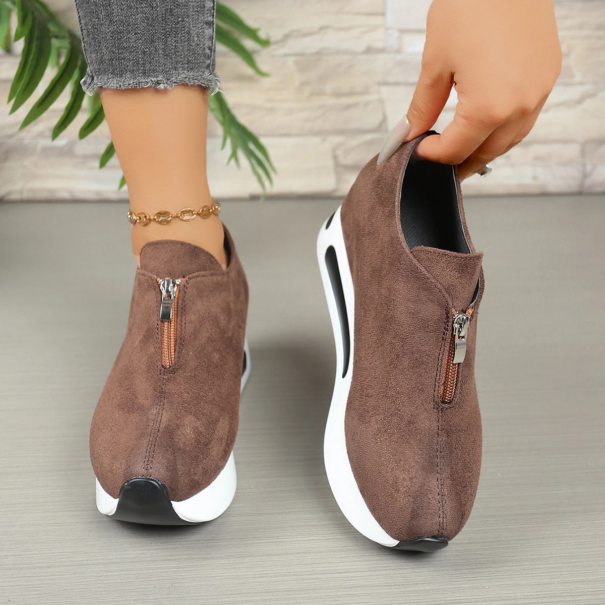 Damen-Sneaker mit Frontreißverschluss und verstecktem Keilabsatz, Wildleder-Plattform, höhenvergrößernde Freizeitschuhe, Damen-Slipper mit dicker Sohle zum Gehen. – Detail 17