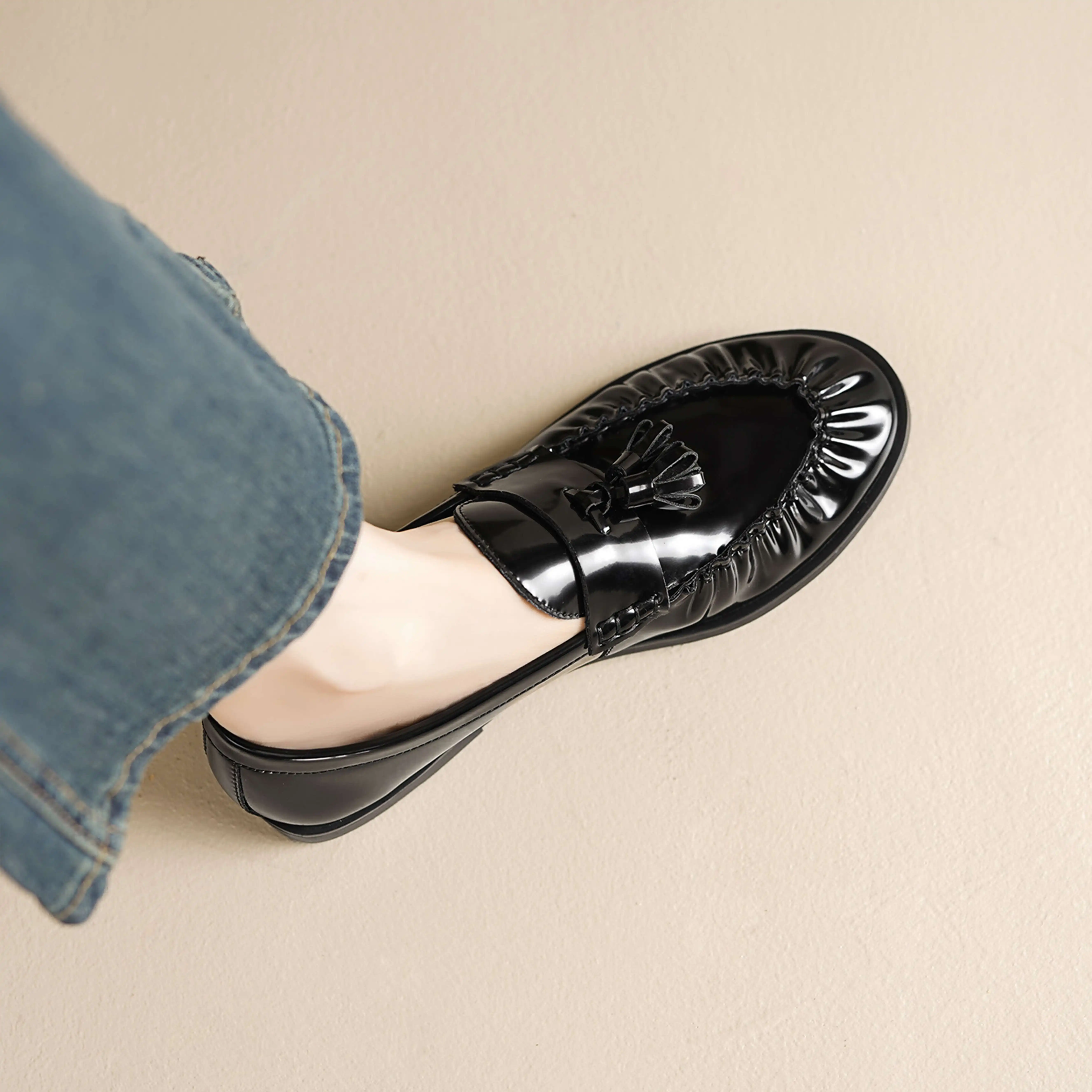 Cowhide Slip-On Loafers - Retro Low Heel Pleated Women Pumps