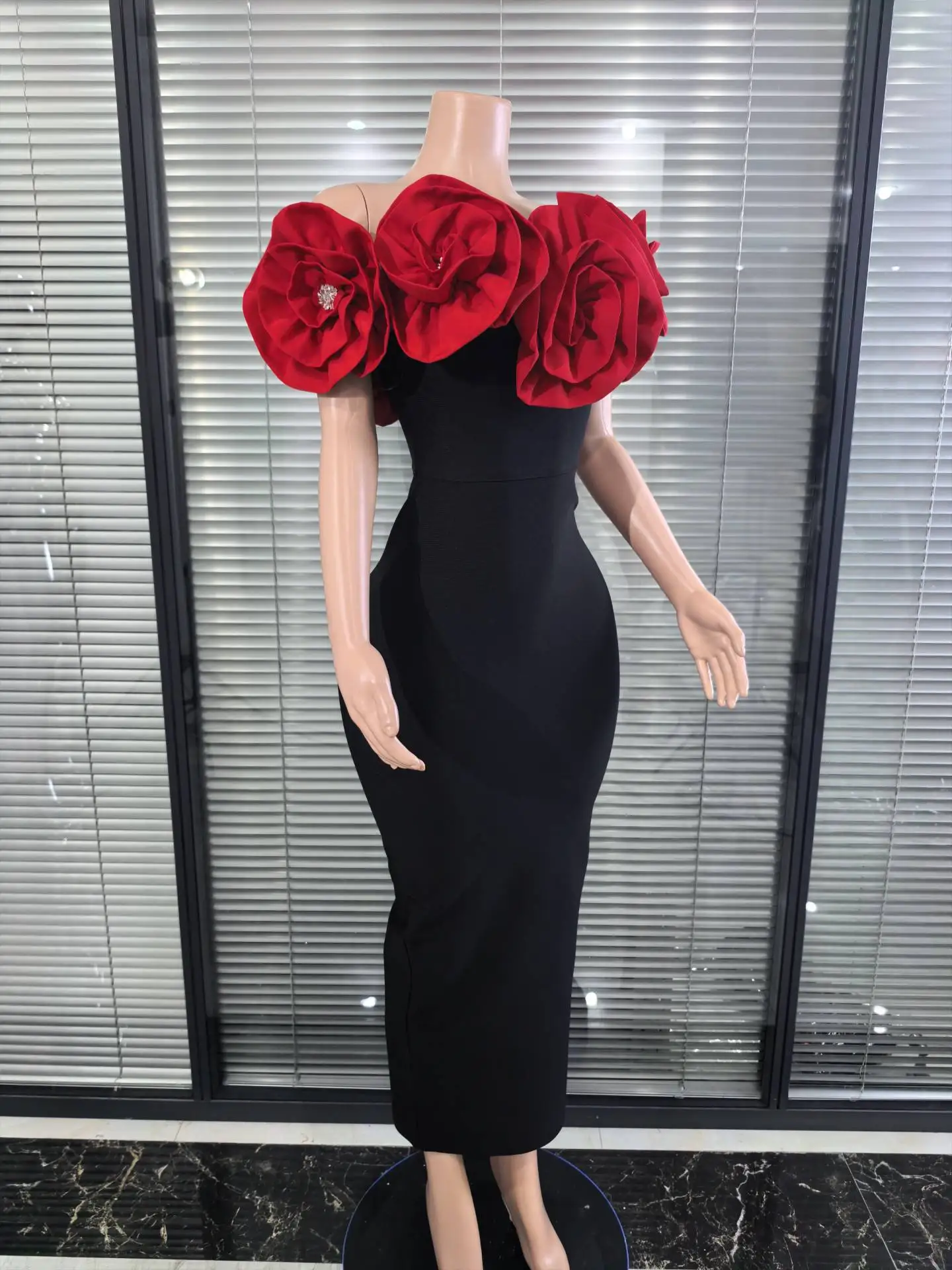Rot Weiß Frauen Sexy Trägerlosen Großen Blumen Weg Von der Schulter Bodycon Lange Verband Kleid Elegante Abend Party Cocktail Outfit