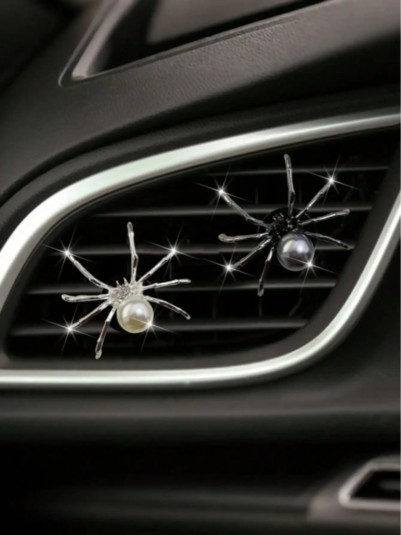 1Pc Spider Car Air Vent Clip: A Unique In-Car Decoration That Combines Halloween Atmosphere and Daily Aromatherapy