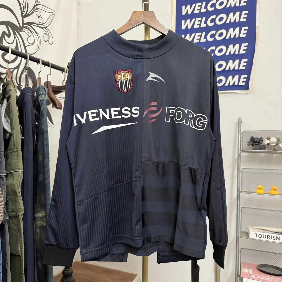 

American High Street Paris Sle Loose Fit Long Sve round Ne T-irt Men Casual Breathable Lightweight Fooall Kit