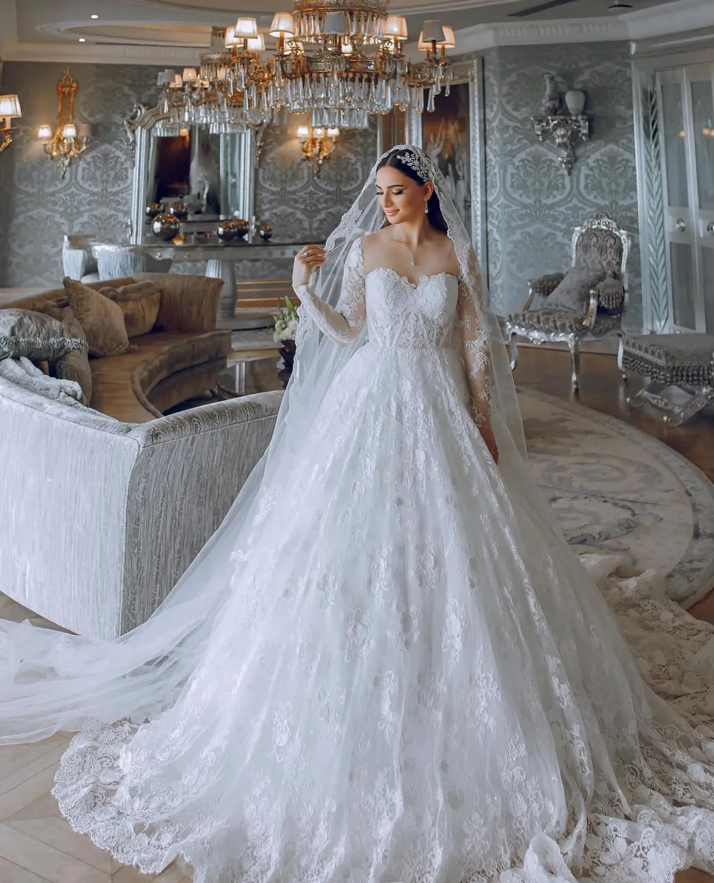 

Luxury Lace Ball Gown Wedding Dresses For Bride Long Sleeve Off Shoulder Vintage Cathedral Train Bridal Gown With VeilCustomized