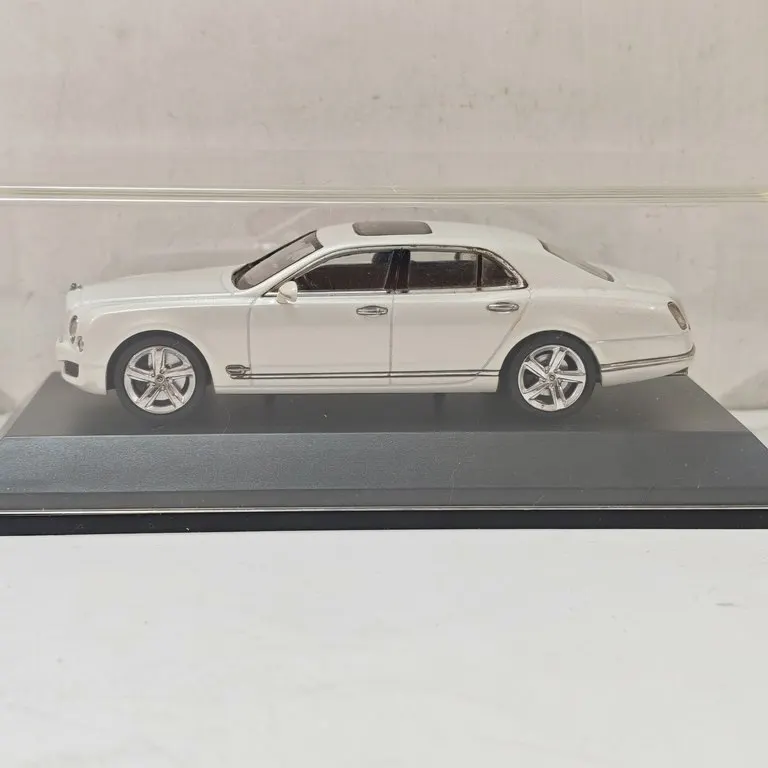 

Модель автомобиля Flaws Diecast KYOSHO Bentley Mulsanne Speed белого цвета, масштаб 1:43, из сплава