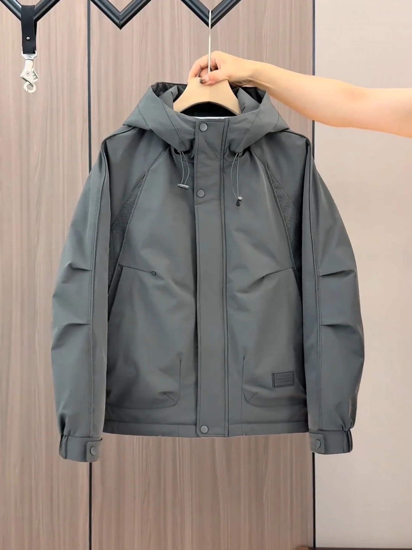 

Новая осенне-зимняя мужская хлопковая куртка с капюшоном, теплая и прочная, с наполнителем из полиэстера, на молнии, повседневный крой