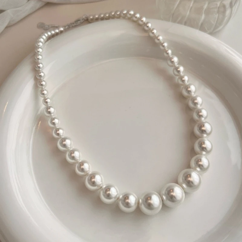

Natural mother-of-pearl necklace for women, popular luxury niche design, Australian white round shape with strong lus