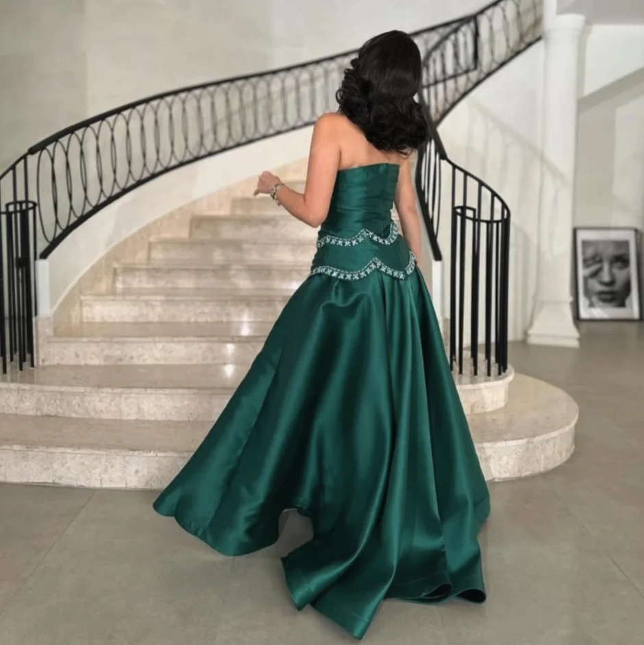 تدابير مخصصة فستان سهرة بدون حمالات فستان حفلات على شكل حرف a للحفلات بدون أكمام فستان ستان كريستالي للمناسبات الخاصة 2025