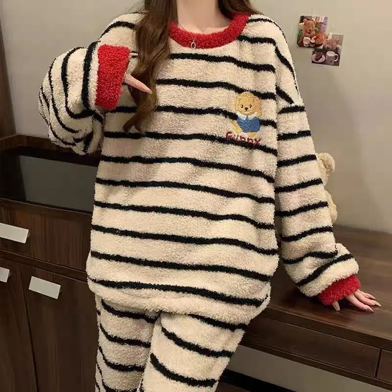 

PJs SetЖенский пижамный комплектЖенские теплые зимние пижамыМодная домашняя одежда, пижамы Зимний мультфильмСимний и мягкий пижамный комплект