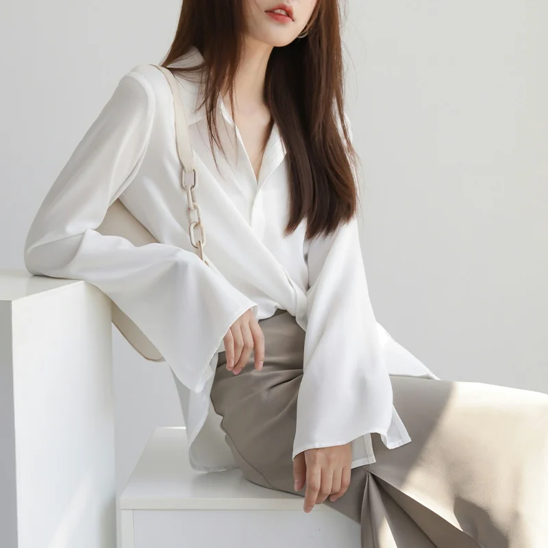 

Женская модная шифоновая блузка с V-образным вырезом и длинными рукавами-колокол, универсальный топ прямого кроя, товары от бренда Outlet, весна-осень