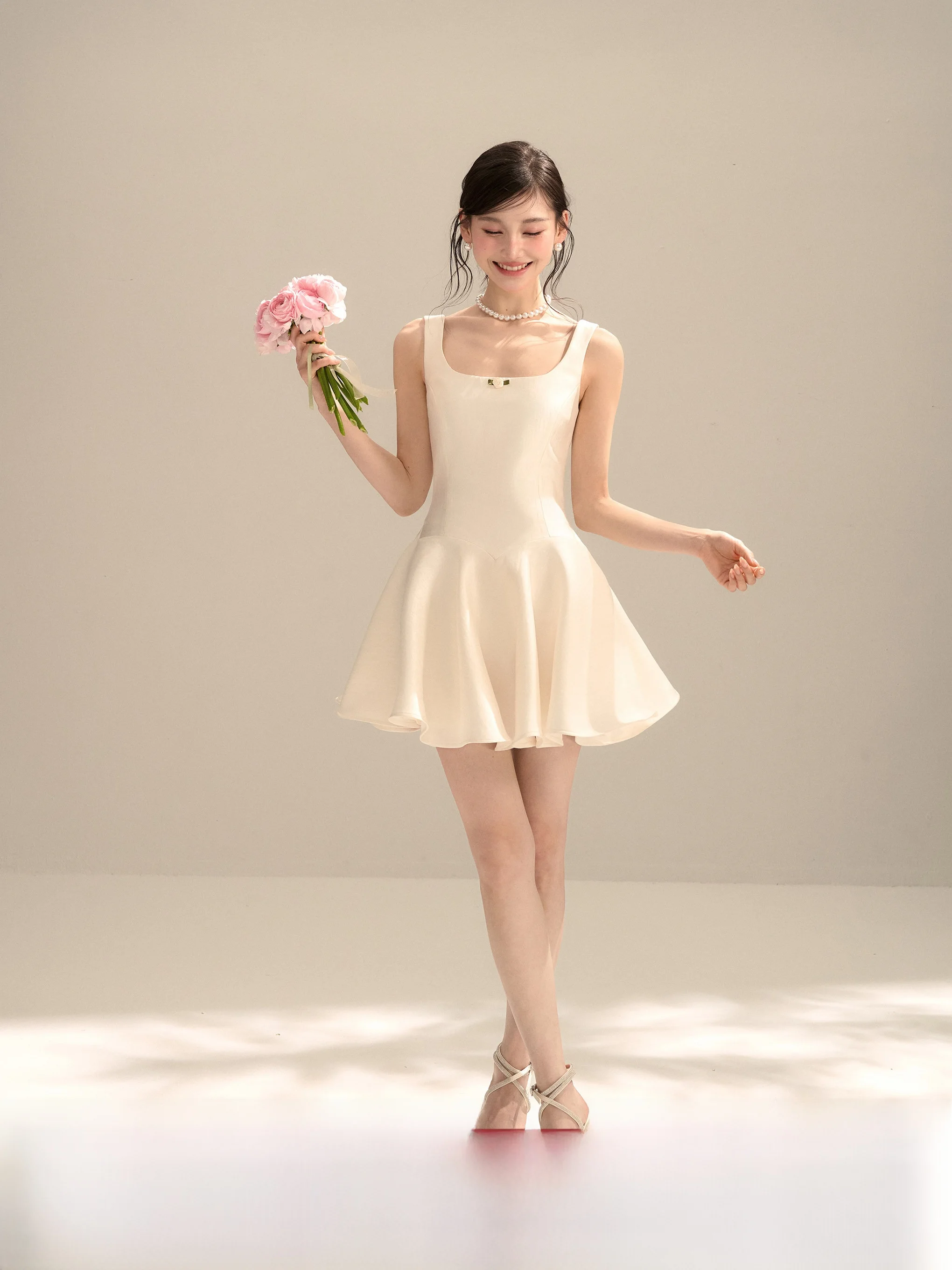 

Hebe Style Slimming A-Line Dress Puffy Skirt Birthday White Color Women's Fashion Polyester Nylon Blend No-Sleeve Zipper Closure