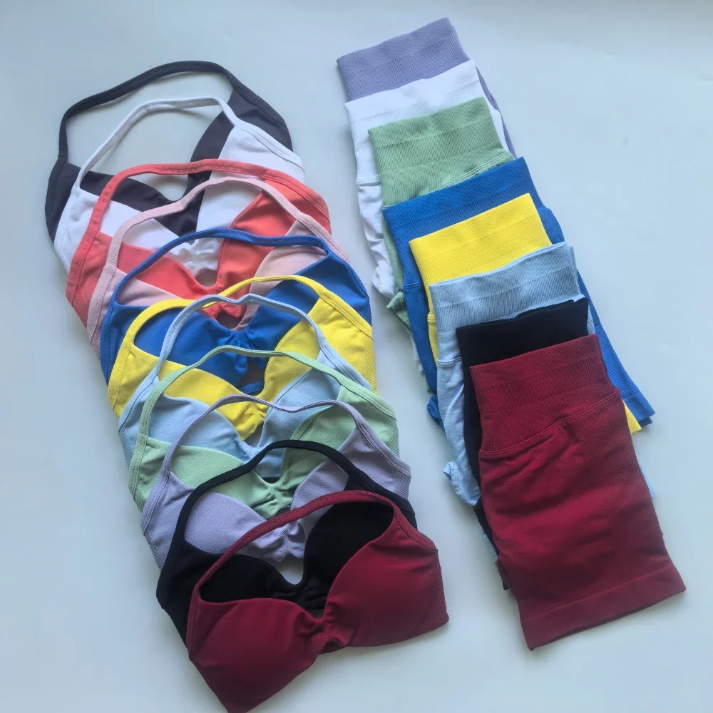 

Спортивный костюм NO LOGO для женщин: комплект из двух предметов, топ-бра на бретелях, бесшовные шорты с высокой талией и эффектом scrunch, спортивная одежда для тренировок.